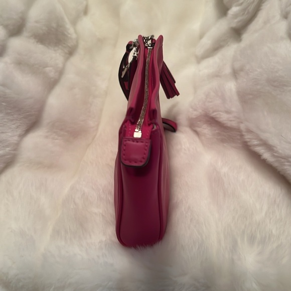 🩷COACH HOT PINK MAKEUP💄BAG. Gently used as seen. Exceptional condition. 🩷 - Picture 6 of 11